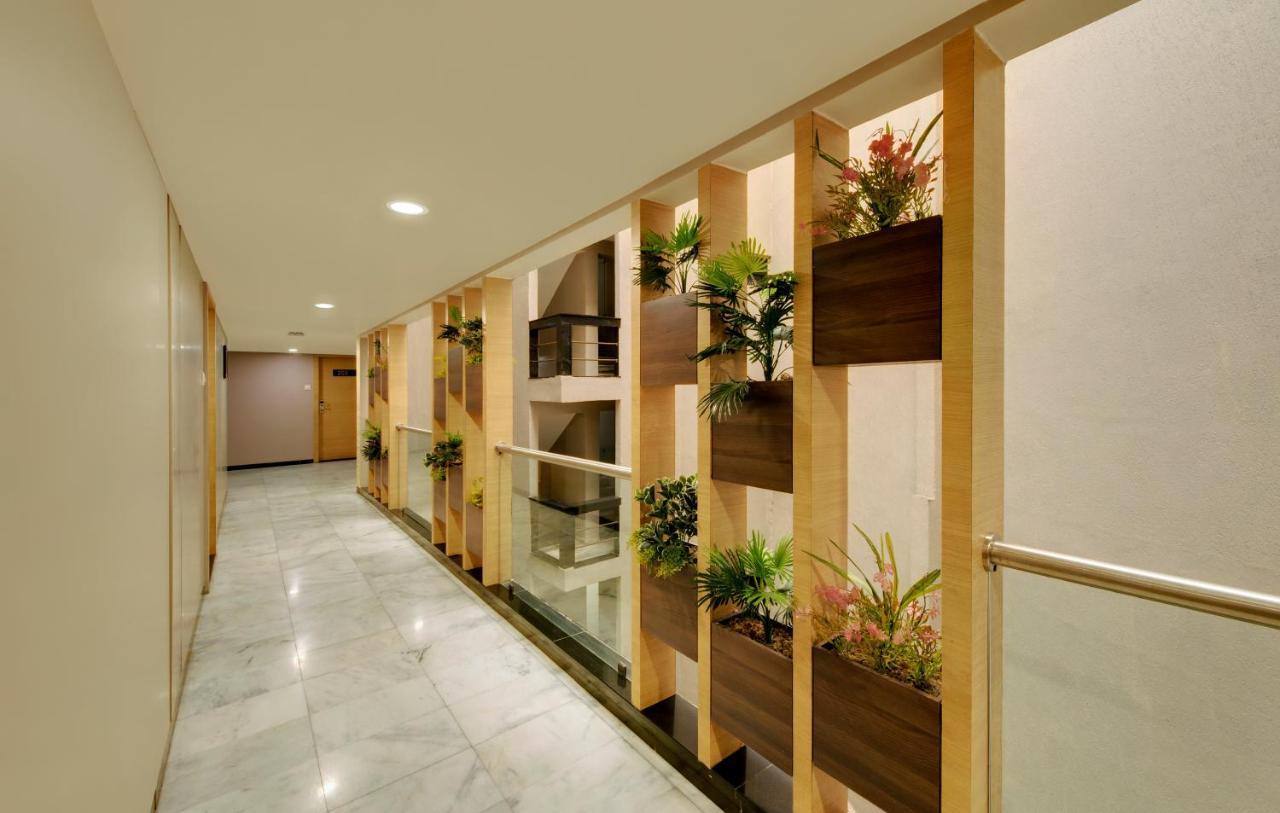 Central Beacon Hotel Сурат Экстерьер фото